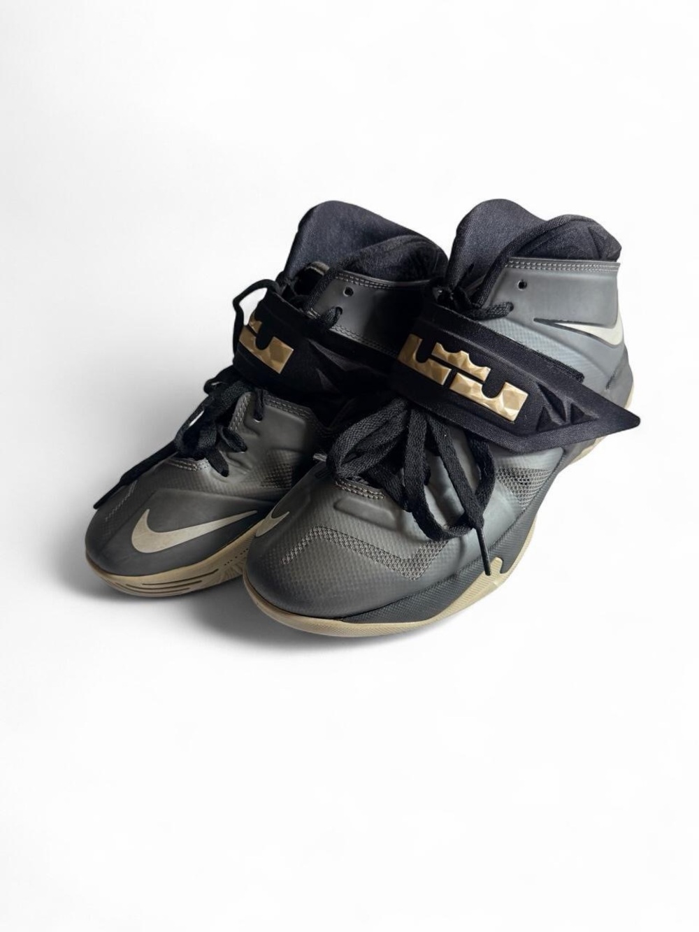 Nike LeBron Zoom Soldier 7 GS Wolf Grey Silver Youth 6Y Mens 6 Womens 7.5 599818